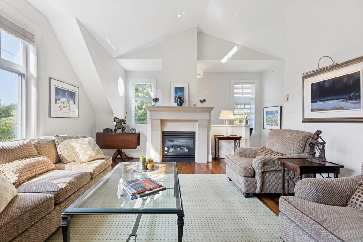 Family Room Photo of 2133 Gordon Avenue, West Vancouver, BC