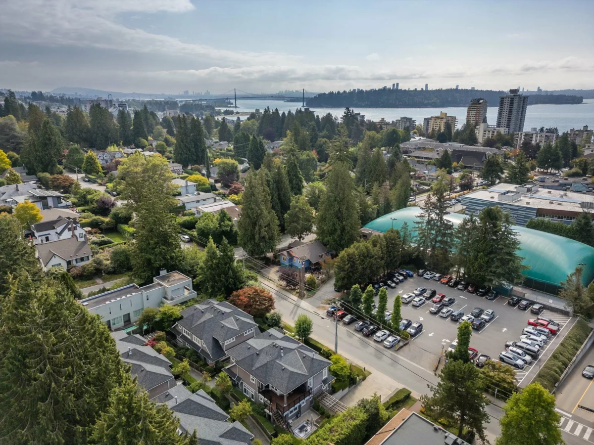 Fitness Center Photo Near 2133 Gordon Avenue, West Vancouver, BC