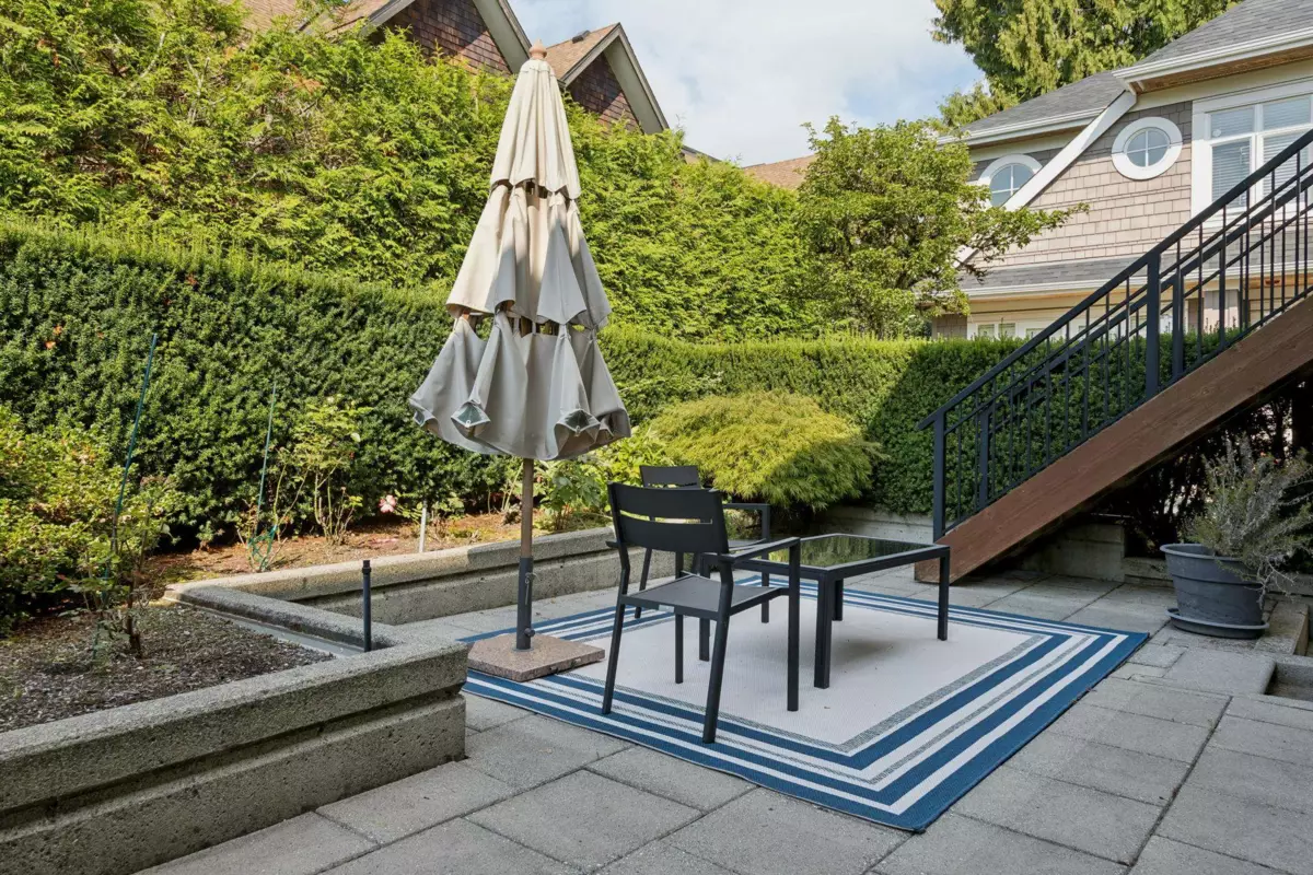 Garden / Landscaping Photo of 2133 Gordon Avenue, West Vancouver, BC