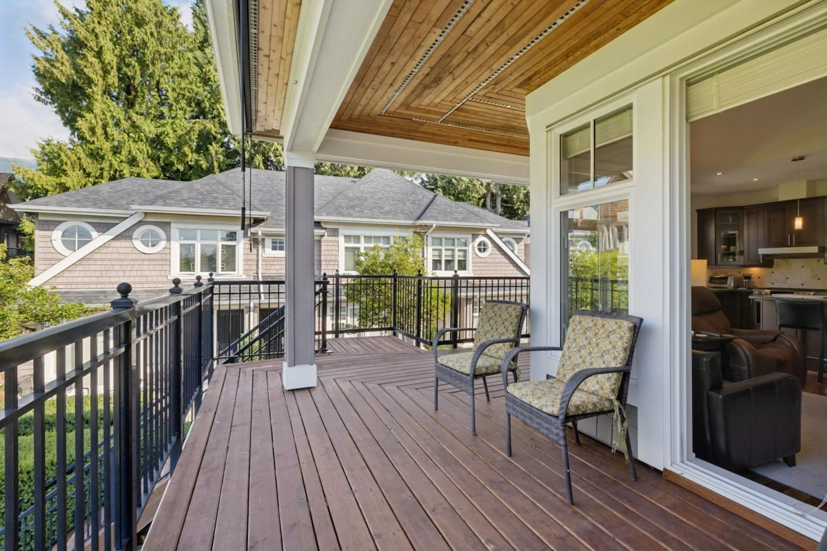 Guest Bathroom Photo of 2133 Gordon Avenue, West Vancouver, BC
