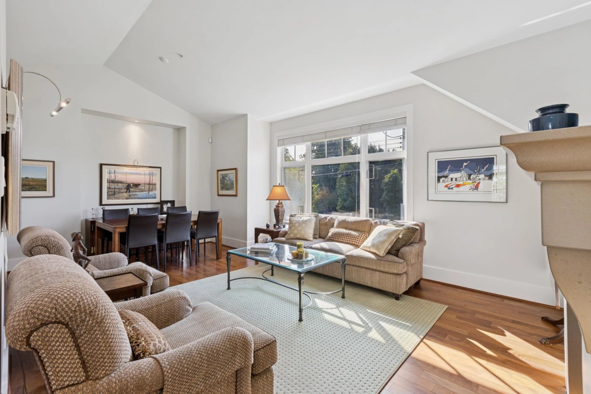 Kitchen Photo of 2133 Gordon Avenue, West Vancouver, BC
