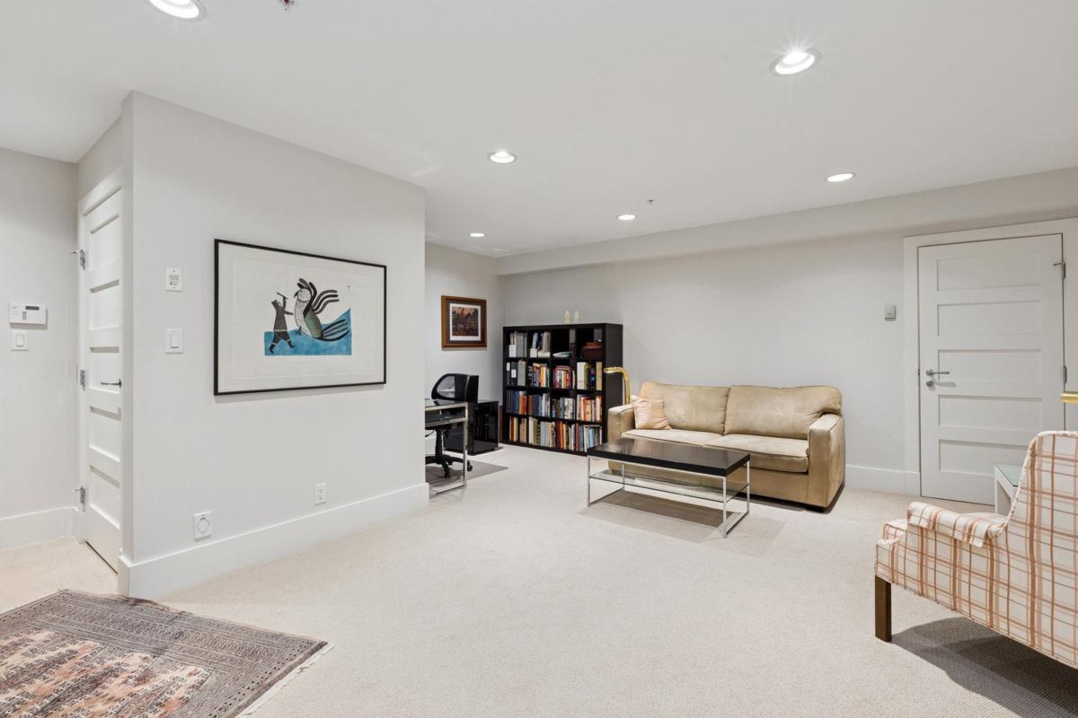 Outdoor Patio Photo of 2133 Gordon Avenue, West Vancouver, BC