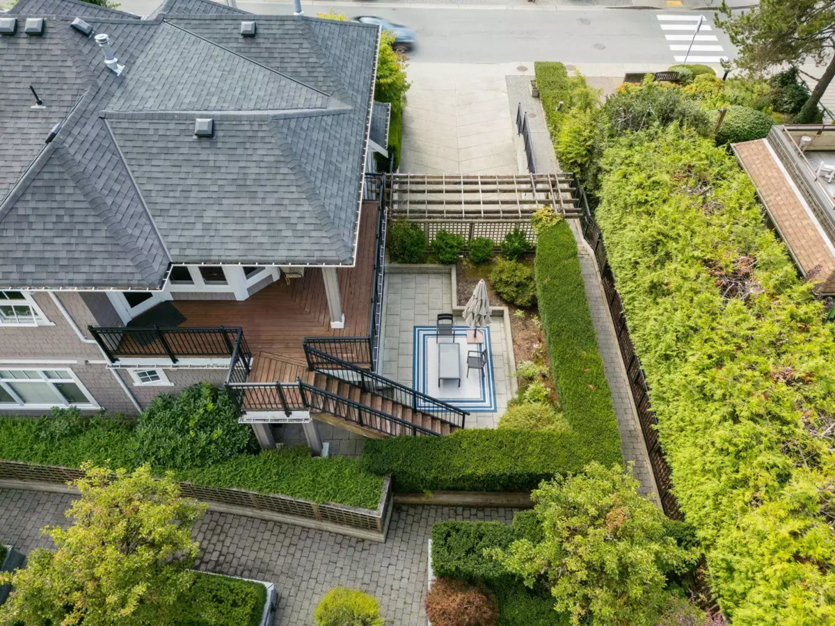 Swimming Pool Photo of 2133 Gordon Avenue, West Vancouver, BC