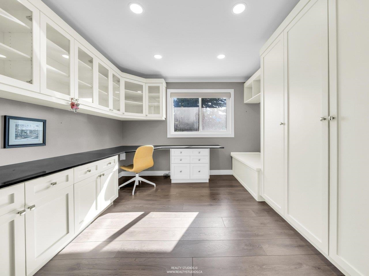 Entry Foyer Photo of 6500 Azure Road, Richmond, BC