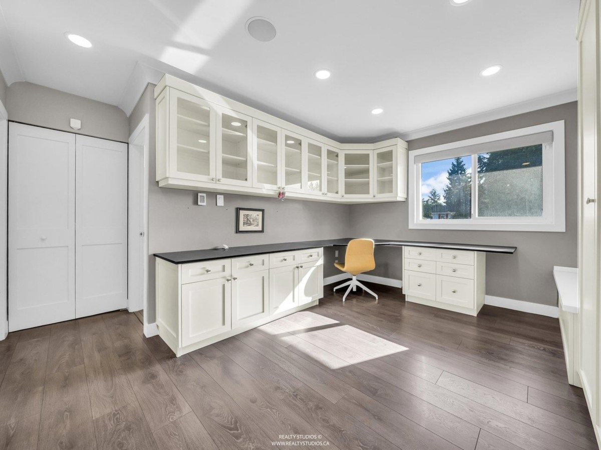 Hallway Photo of 6500 Azure Road, Richmond, BC