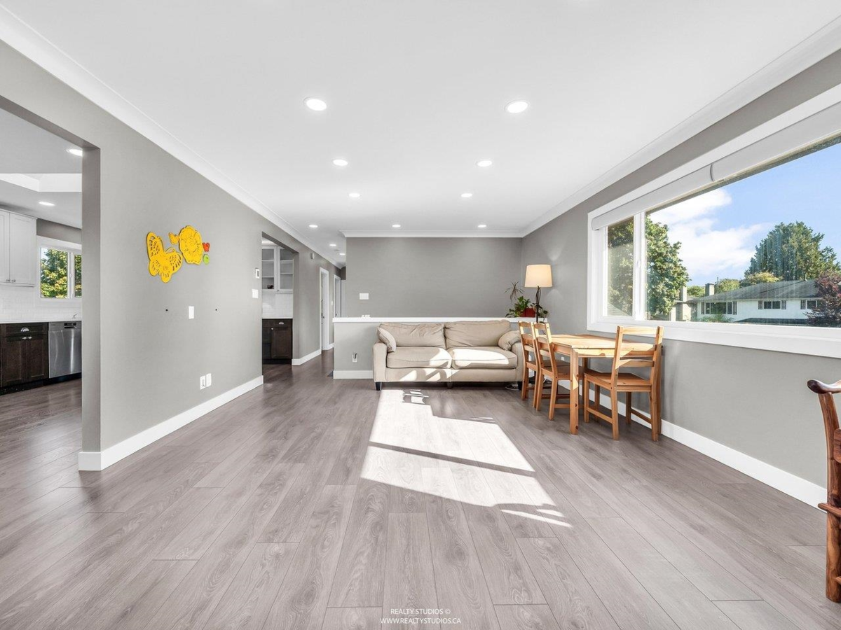 Kitchen Island Photo of 6500 Azure Road, Richmond, BC