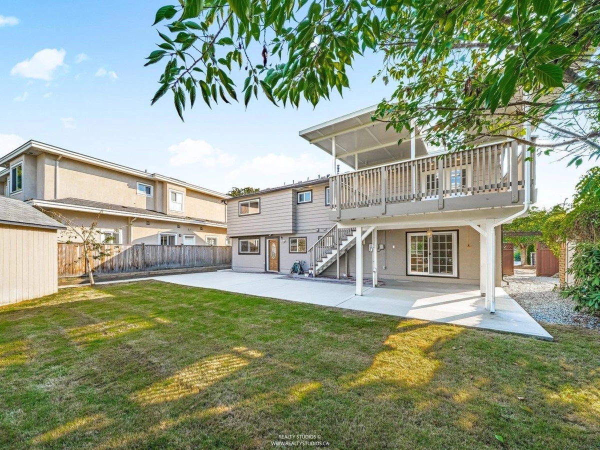 Staircase Photo of 6500 Azure Road, Richmond, BC