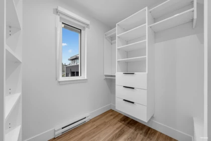 Entry Foyer Photo of 2071 E 1st Avenue, Vancouver, BC