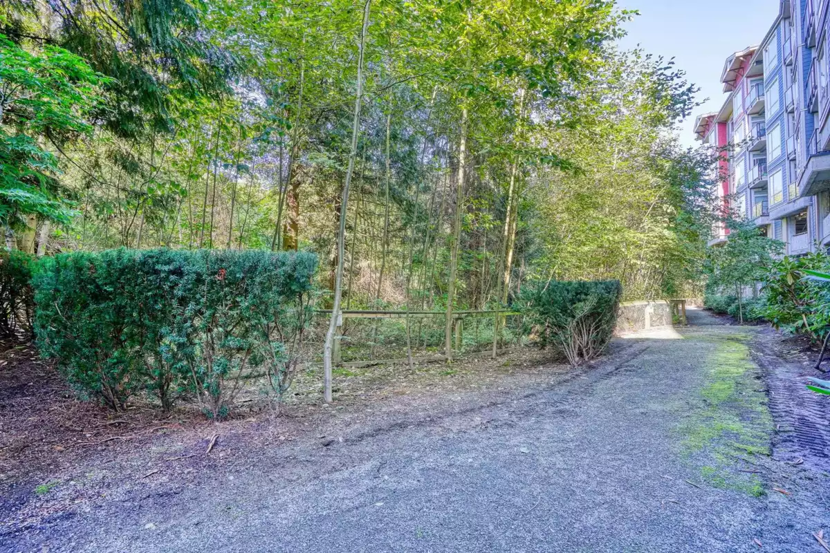 Front Yard Photo of 216 2238 Whatcom Road, Abbotsford, BC