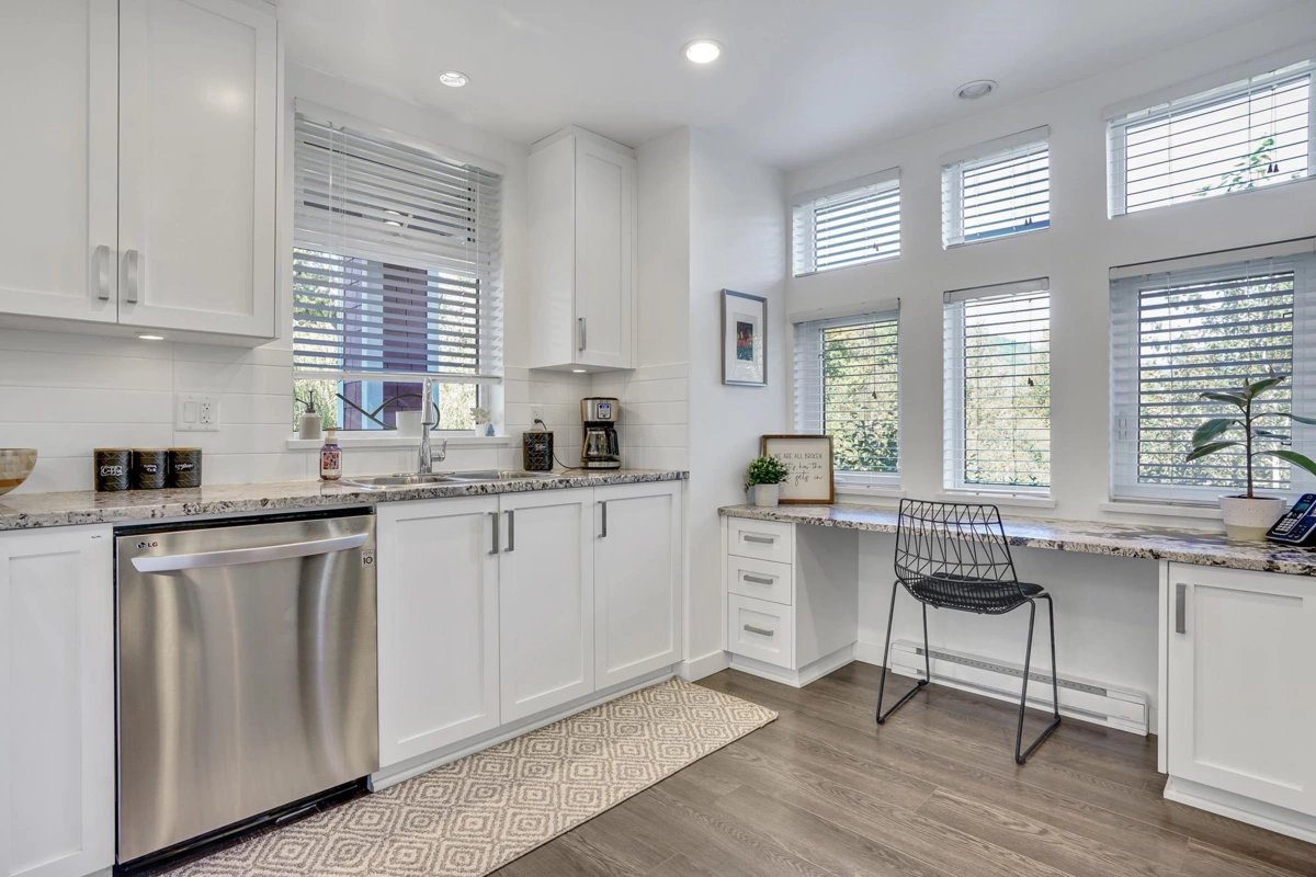 Kitchen Island Photo of 216 2238 Whatcom Road, Abbotsford, BC