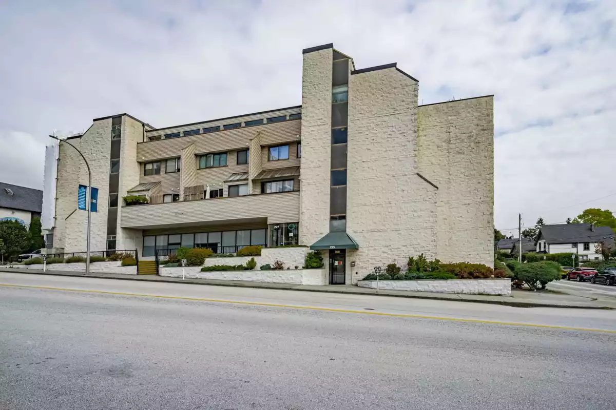 Family Room Photo of 302 225 Sixth Street, New Westminster, BC
