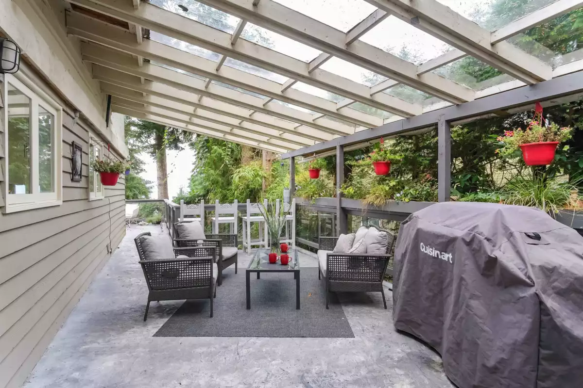 Breakfast Nook Photo of 20 Oceanview Road, Lions Bay, BC