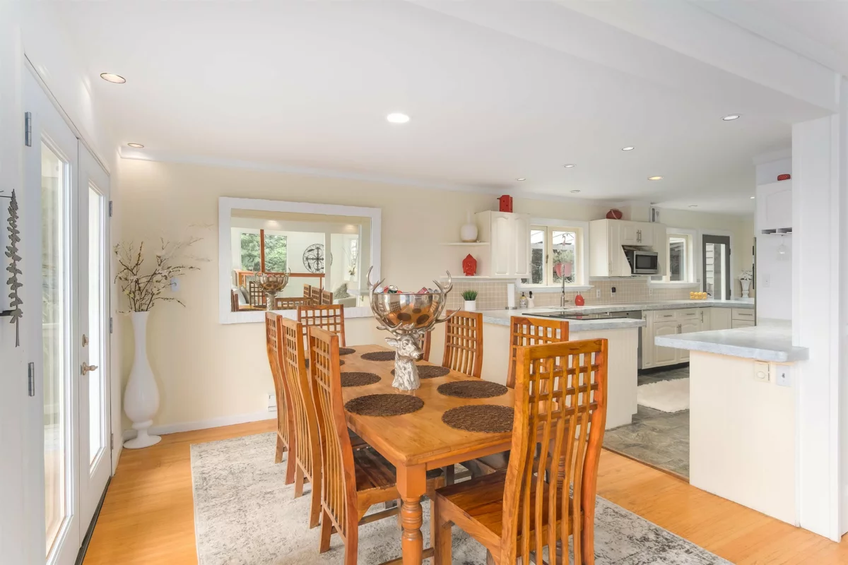 Dining Area Photo of 20 Oceanview Road, Lions Bay, BC