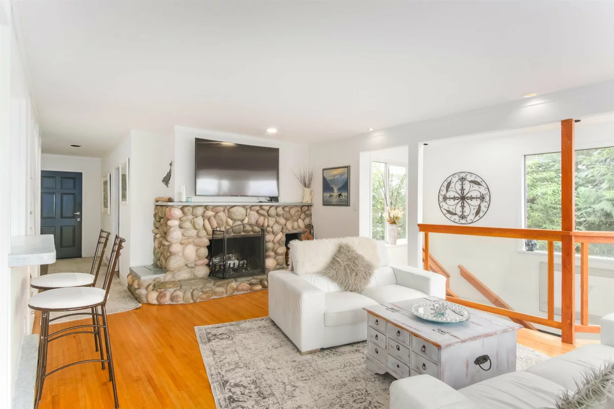 Family Room Photo of 20 Oceanview Road, Lions Bay, BC