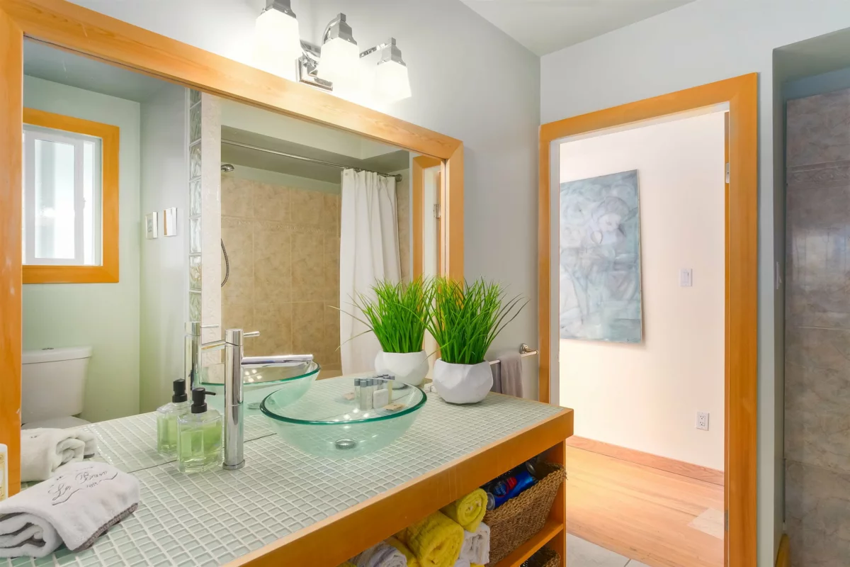 Guest Bathroom Photo of 20 Oceanview Road, Lions Bay, BC