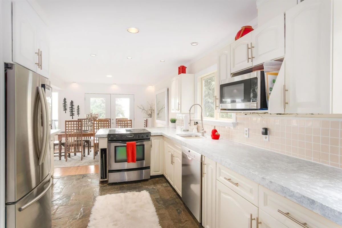 Kitchen Photo of 20 Oceanview Road, Lions Bay, BC