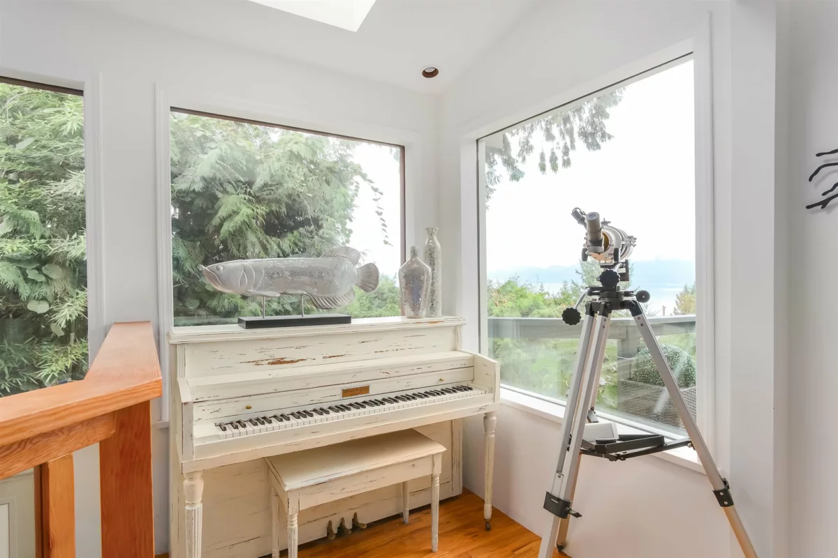 Living Room Photo of 20 Oceanview Road, Lions Bay, BC