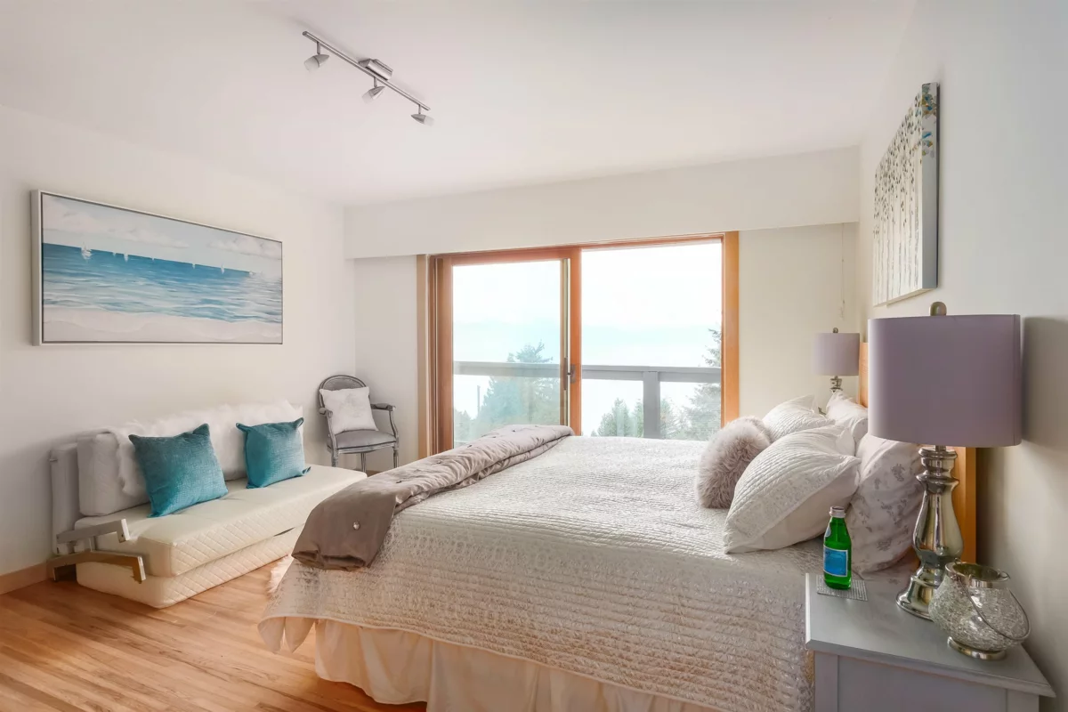 Walk-In Closet Photo of 20 Oceanview Road, Lions Bay, BC