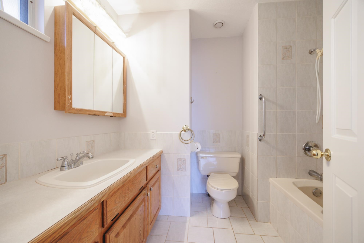 Basement Recreation Room Photo of 9437 151 Street, Surrey, BC