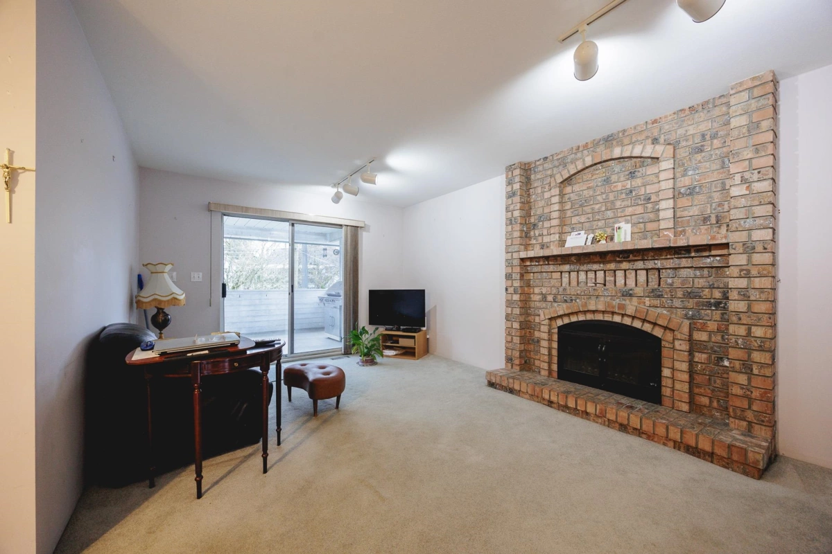 Breakfast Nook Photo of 9437 151 Street, Surrey, BC