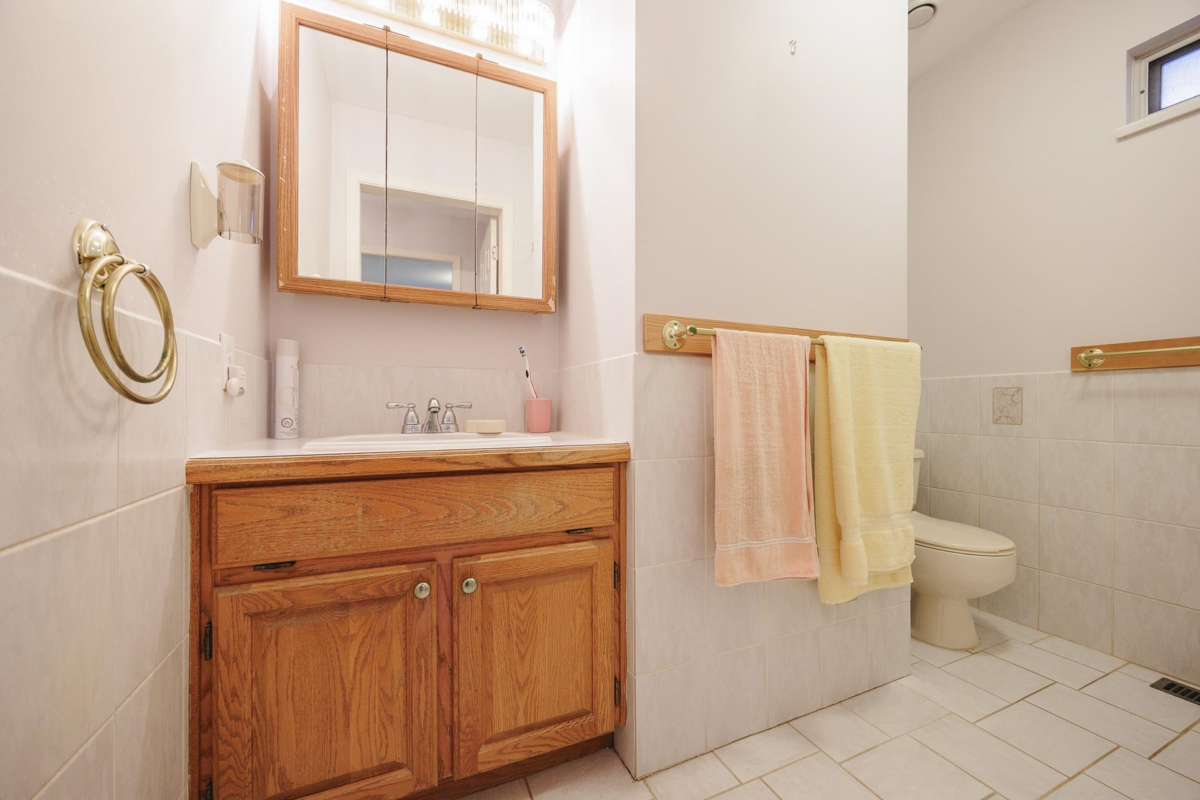 Hallway Photo of 9437 151 Street, Surrey, BC