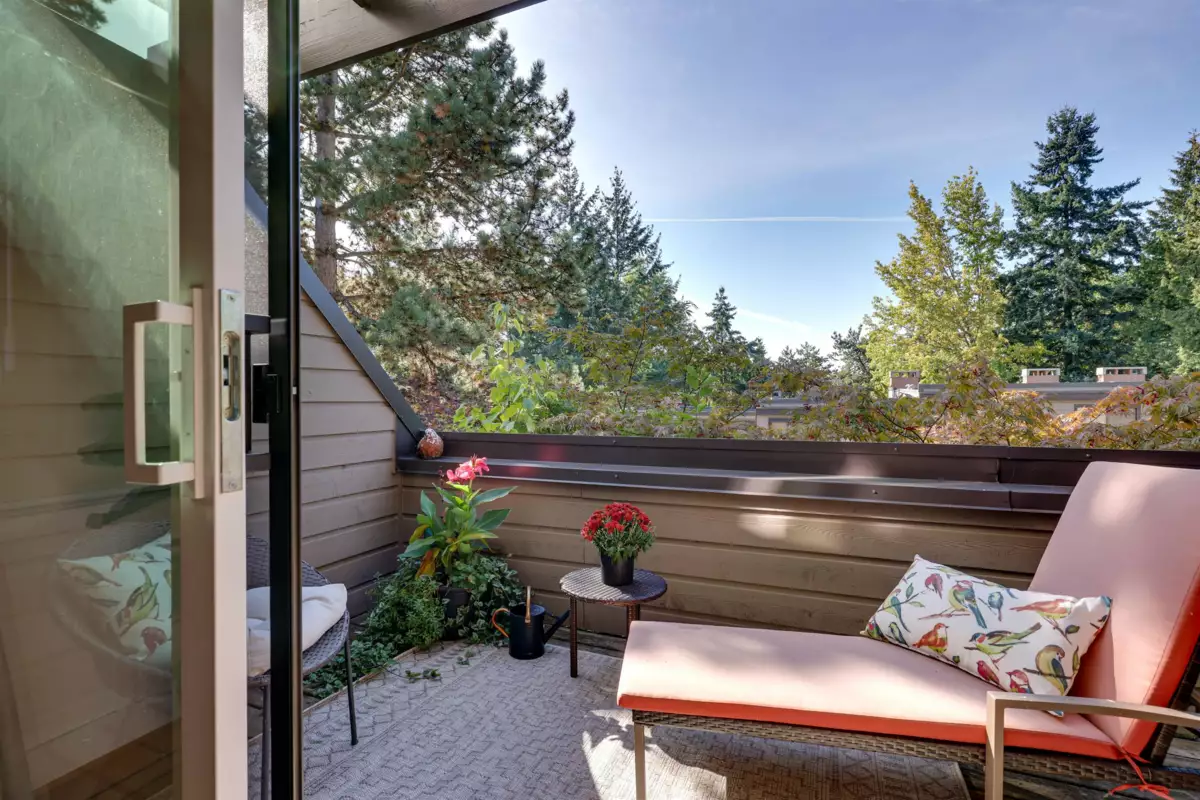Dining Area Photo of 4035 Springtree Drive, Vancouver, BC