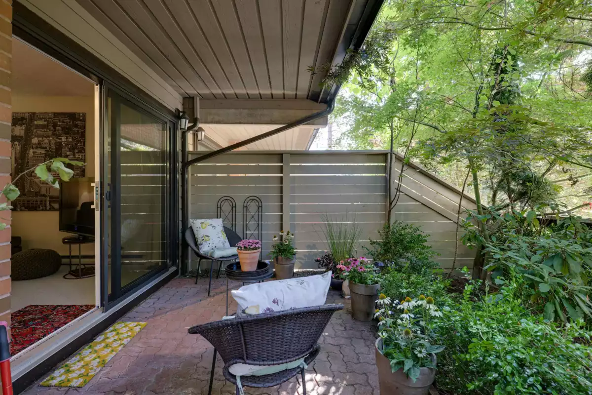 Swimming Pool Photo of 4035 Springtree Drive, Vancouver, BC