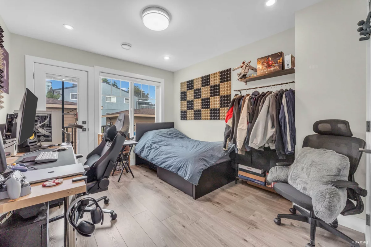 Entry Foyer Photo of 311 Nelson Street, Coquitlam, BC