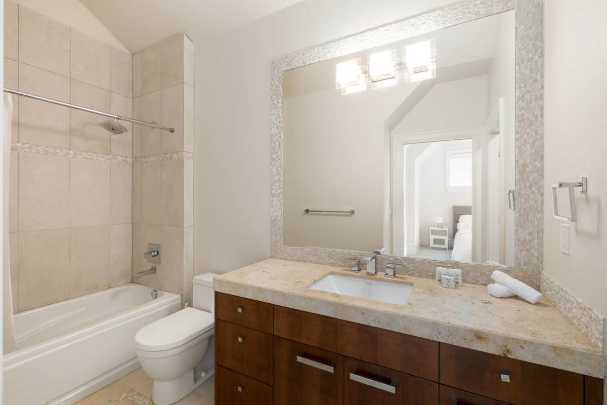 Hallway Photo of 920 Pyrford Road, West Vancouver, BC