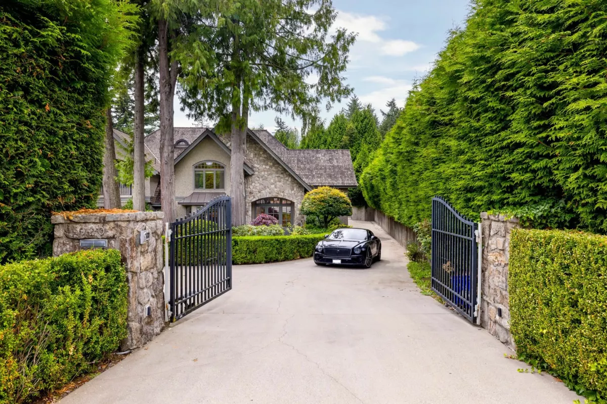 Hot Tub / Spa Photo of 920 Pyrford Road, West Vancouver, BC
