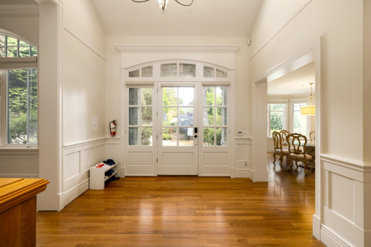 Living Room Photo of 920 Pyrford Road, West Vancouver, BC