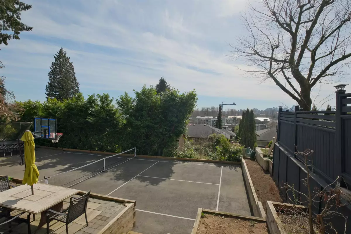 Garden / Landscaping Photo of 1095 W Keith Road, North Vancouver, BC