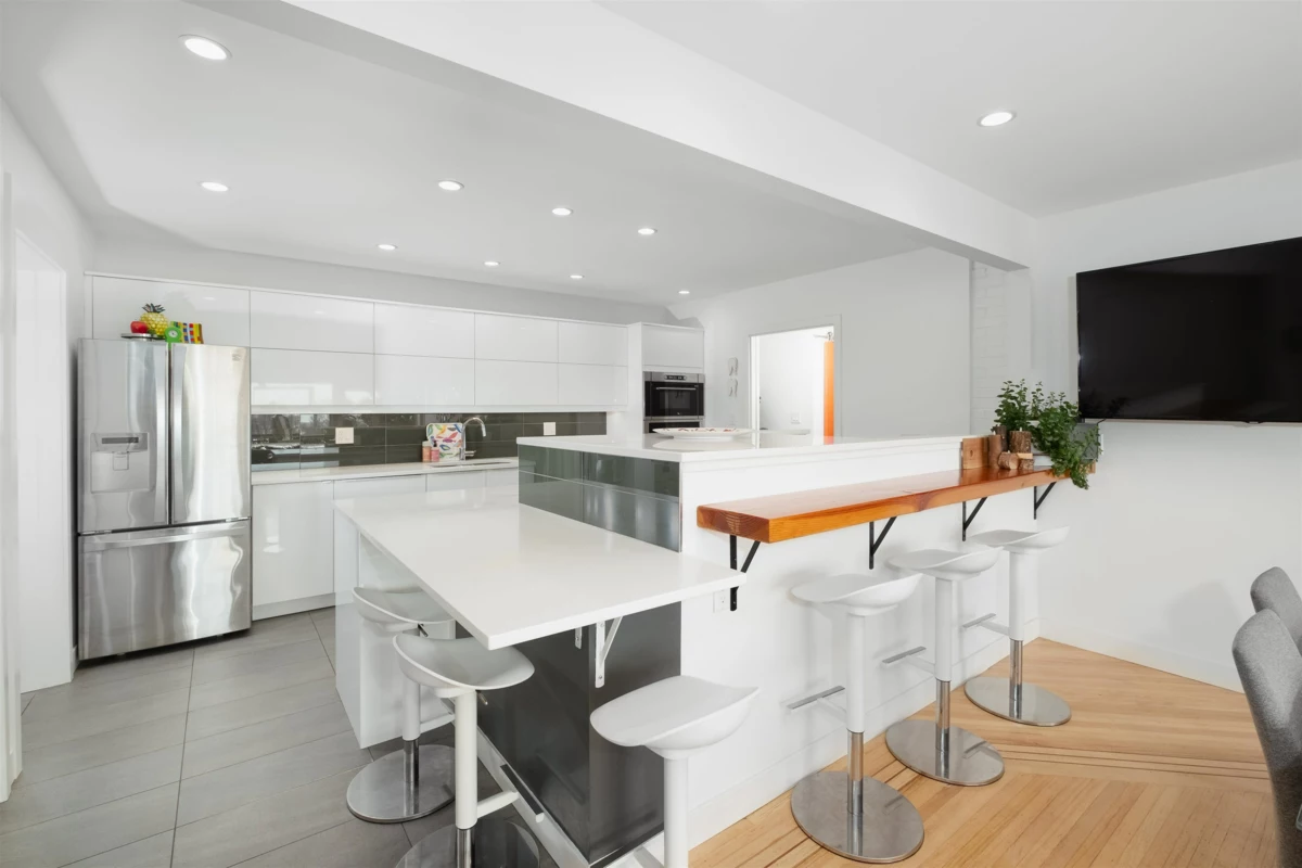 Kitchen Photo of 1095 W Keith Road, North Vancouver, BC