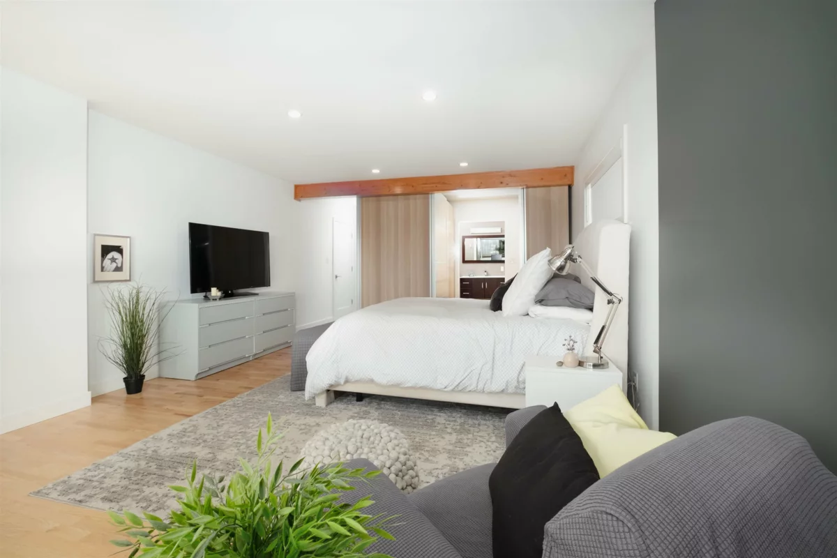 Primary Bathroom Photo of 1095 W Keith Road, North Vancouver, BC