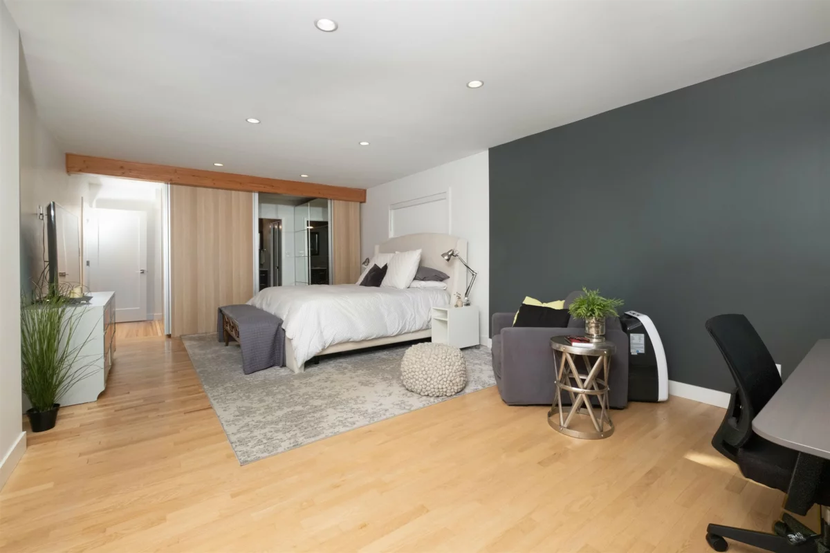 Walk-In Closet Photo of 1095 W Keith Road, North Vancouver, BC