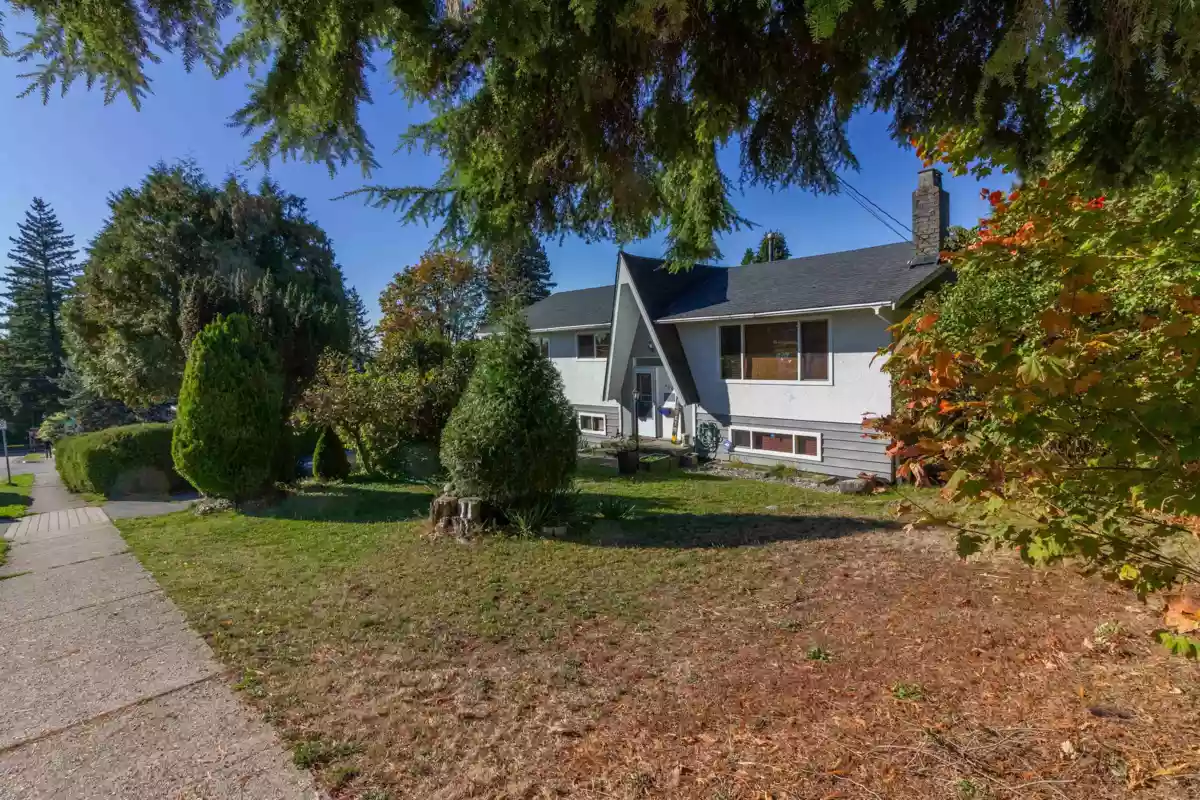 Entry Foyer Photo of 406 Schoolhouse Street, Coquitlam, BC