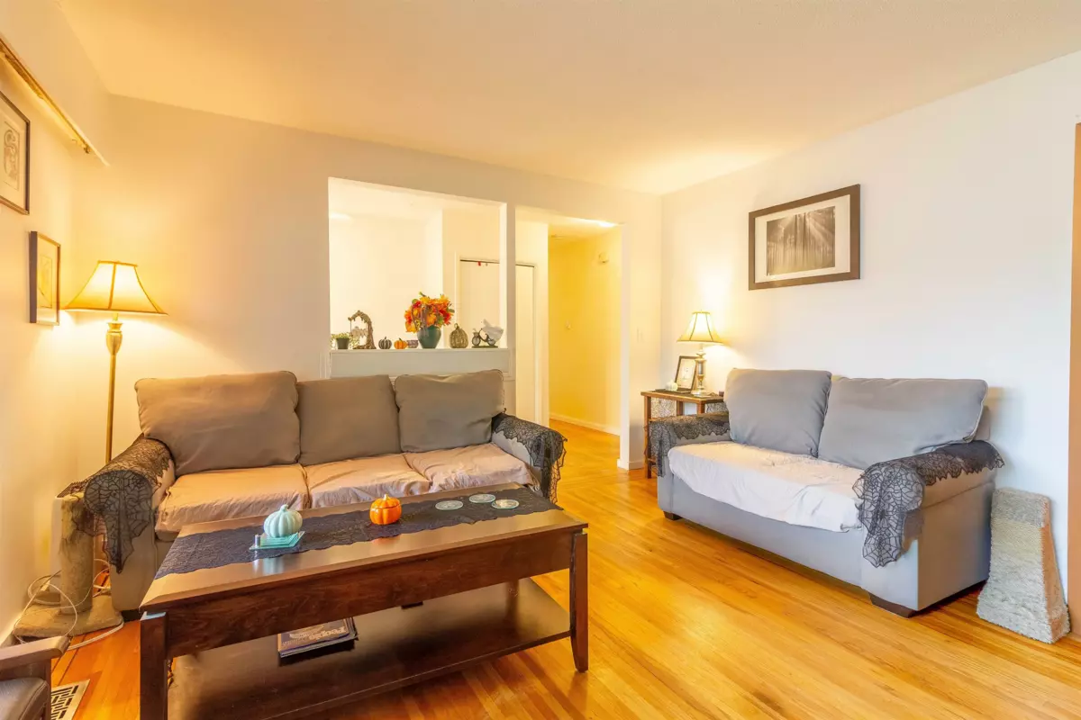 Family Room Photo of 406 Schoolhouse Street, Coquitlam, BC