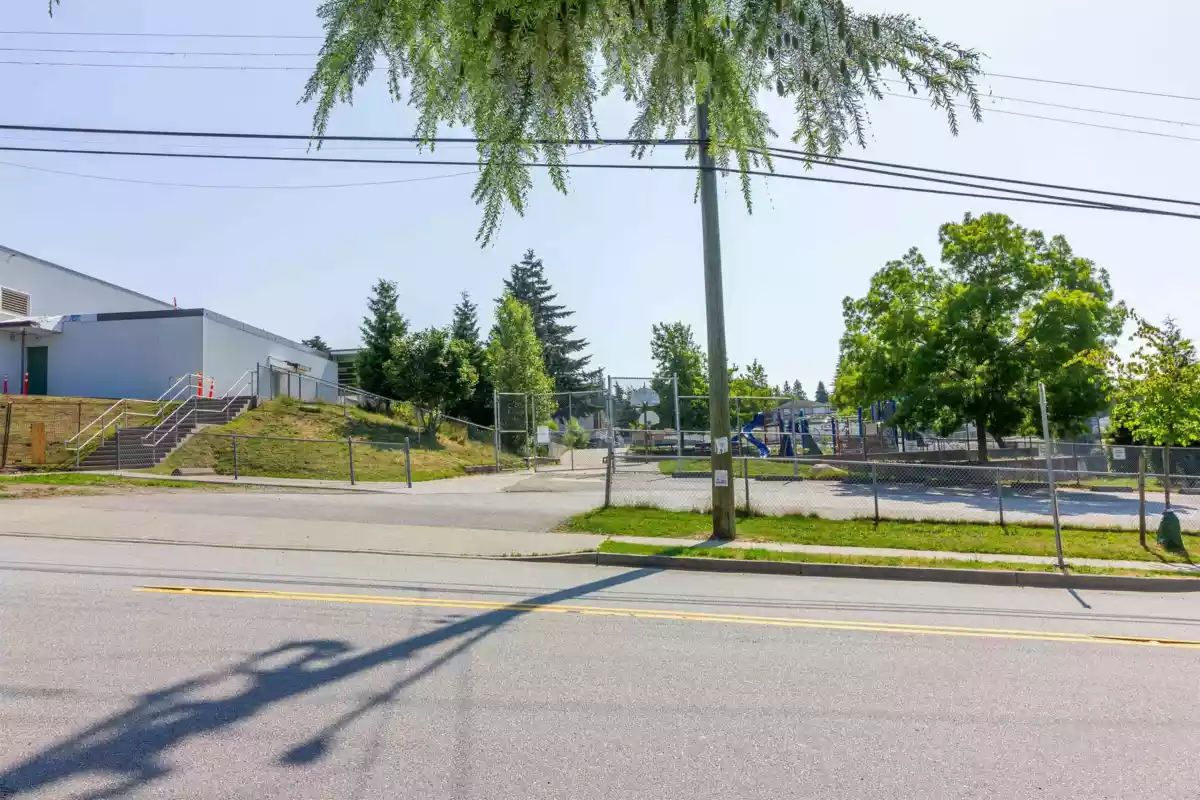 Garden / Landscaping Photo of 406 Schoolhouse Street, Coquitlam, BC