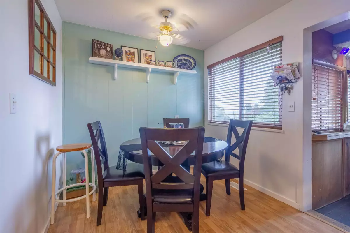Kitchen Island Photo of 406 Schoolhouse Street, Coquitlam, BC