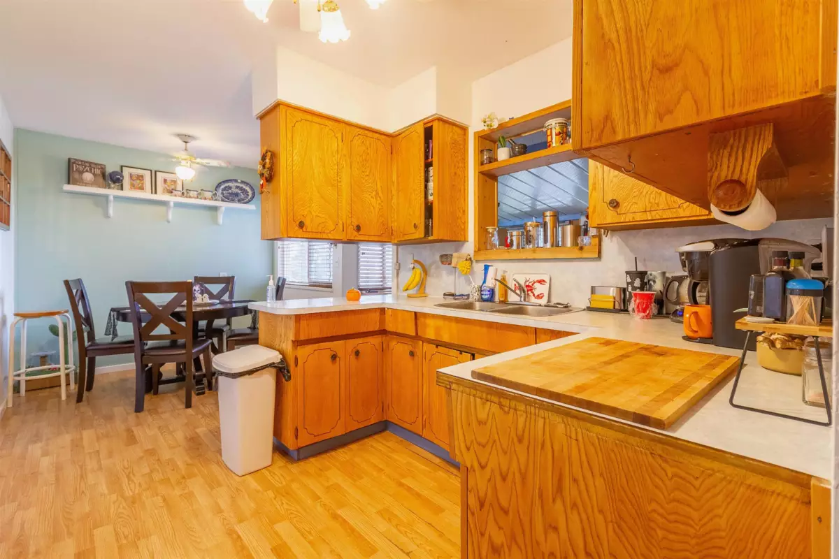 Kitchen Photo of 406 Schoolhouse Street, Coquitlam, BC