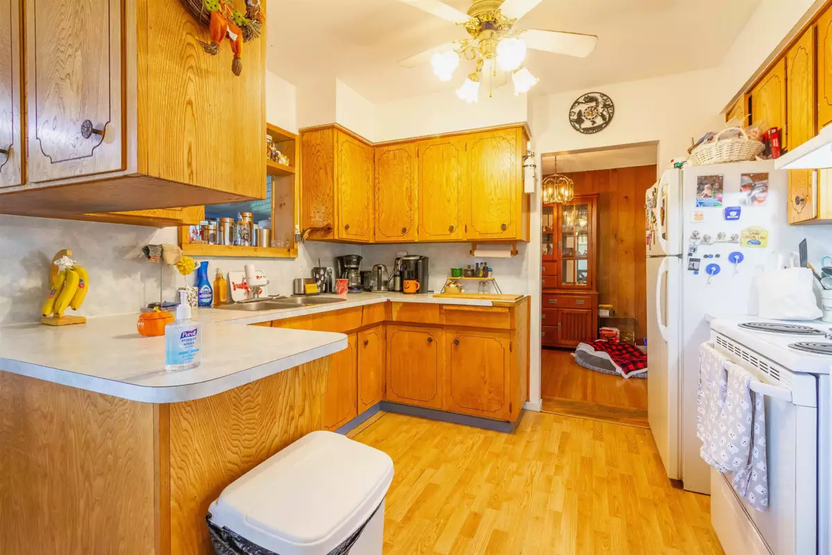 Pantry Photo of 406 Schoolhouse Street, Coquitlam, BC