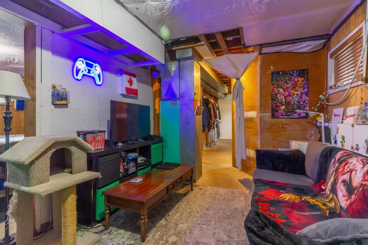 Powder Room Photo of 406 Schoolhouse Street, Coquitlam, BC