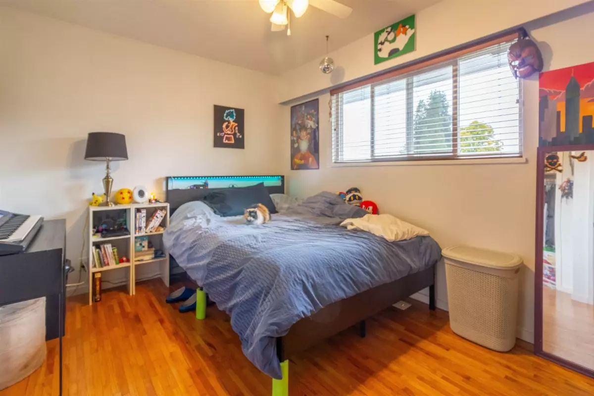 Primary Bathroom Photo of 406 Schoolhouse Street, Coquitlam, BC