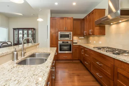 301 605 Clyde Avenue, West Vancouver, BC, West Vancouver — Apartment/Condo for sale