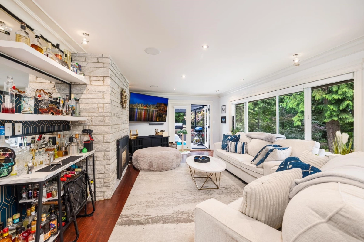 Breakfast Nook Photo of 13788 32 Avenue, Surrey, BC