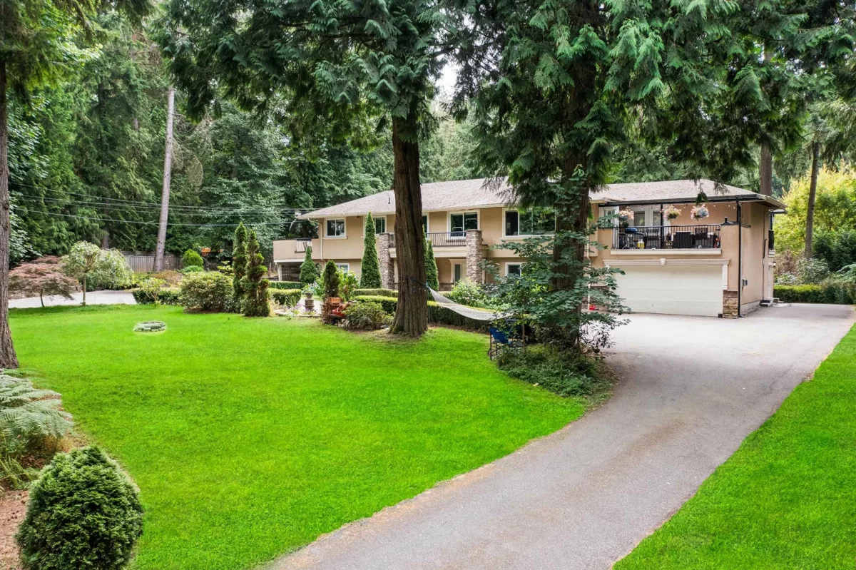 Living Room Photo of 13788 32 Avenue, Surrey, BC
