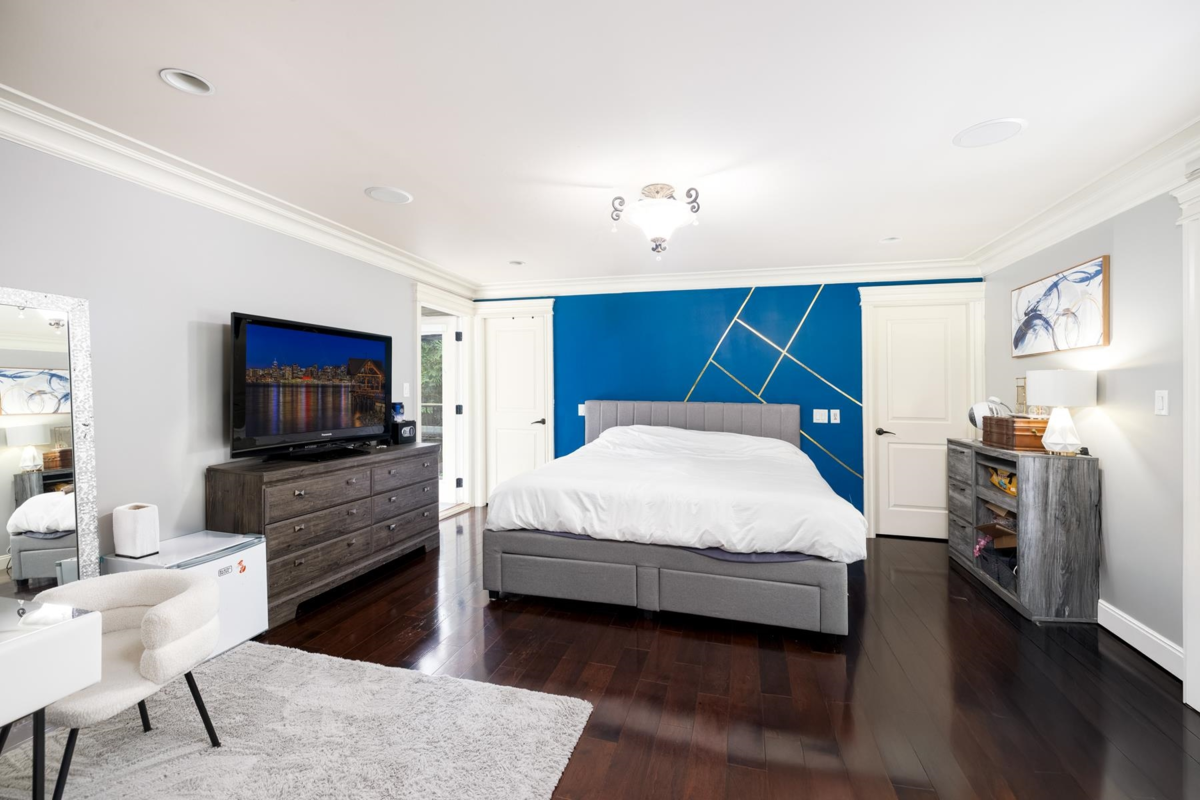 Walk-In Closet Photo of 13788 32 Avenue, Surrey, BC