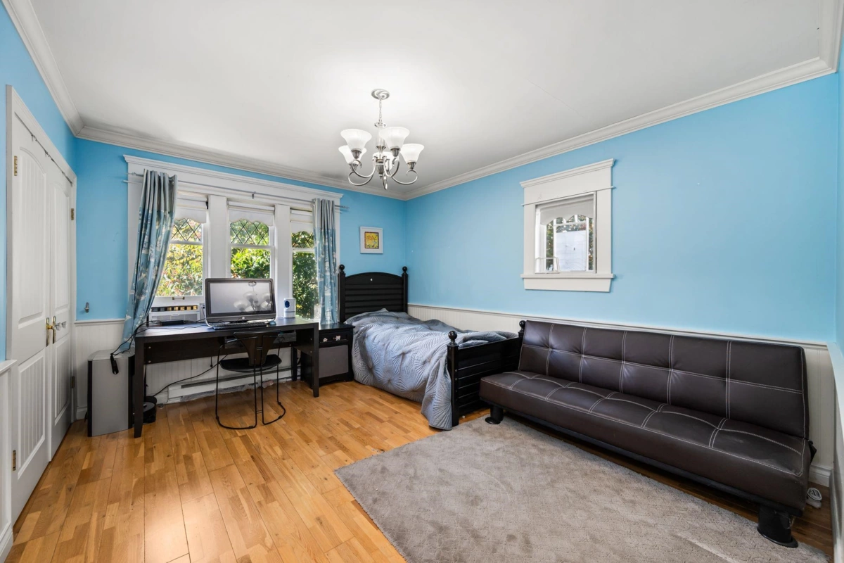 Entry Foyer Photo of 6050 Athlone Street, Vancouver, BC