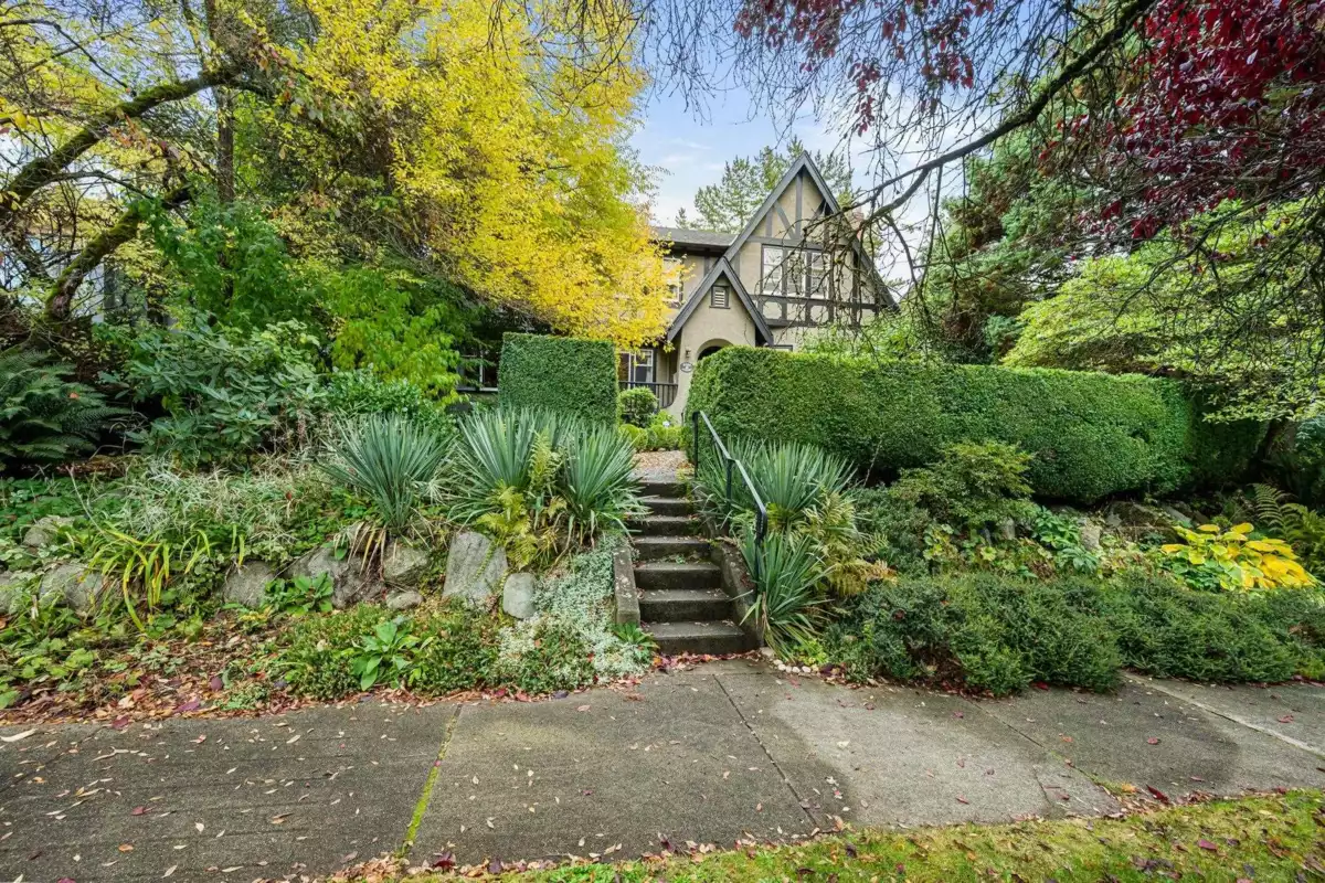Front Yard Photo of 6050 Athlone Street, Vancouver, BC