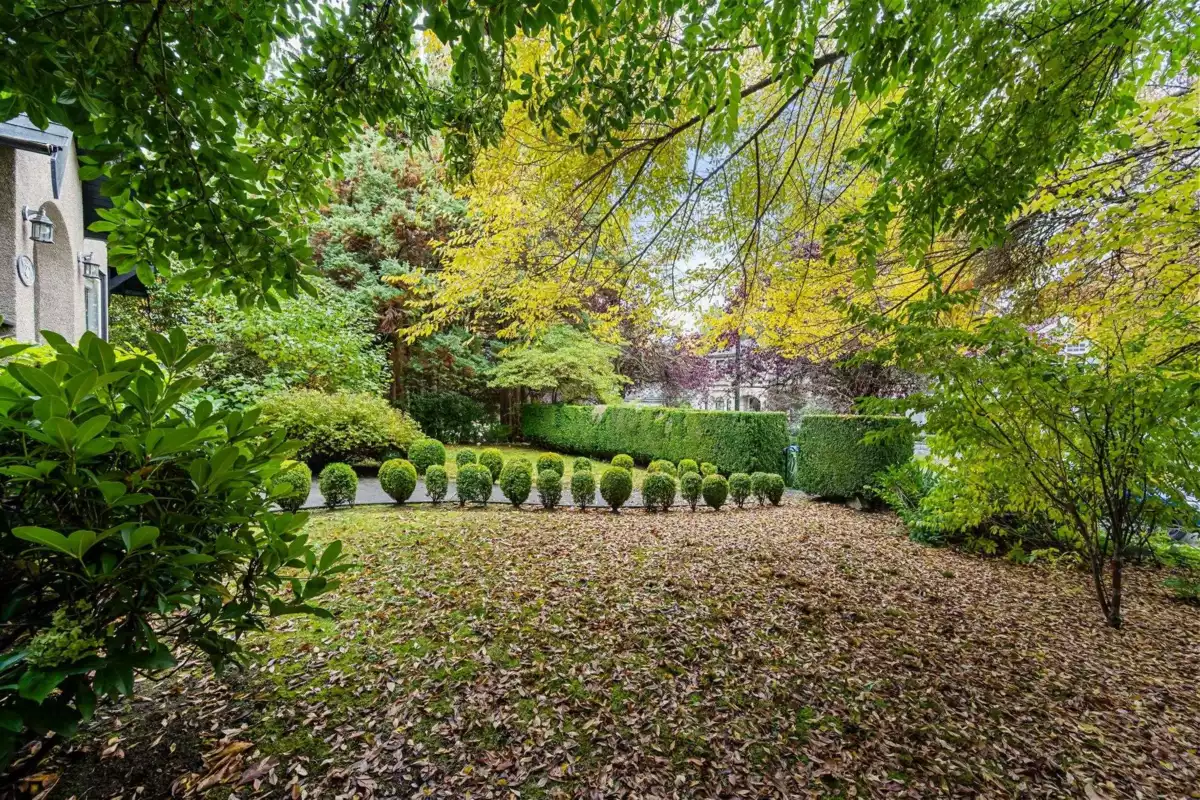 Garden / Landscaping Photo of 6050 Athlone Street, Vancouver, BC